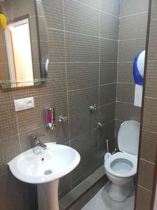 Гостевой дом Hotel Lika Тбилиси Стандартный двухместный номер с 1 кроватью или 2 отдельными кроватями-36